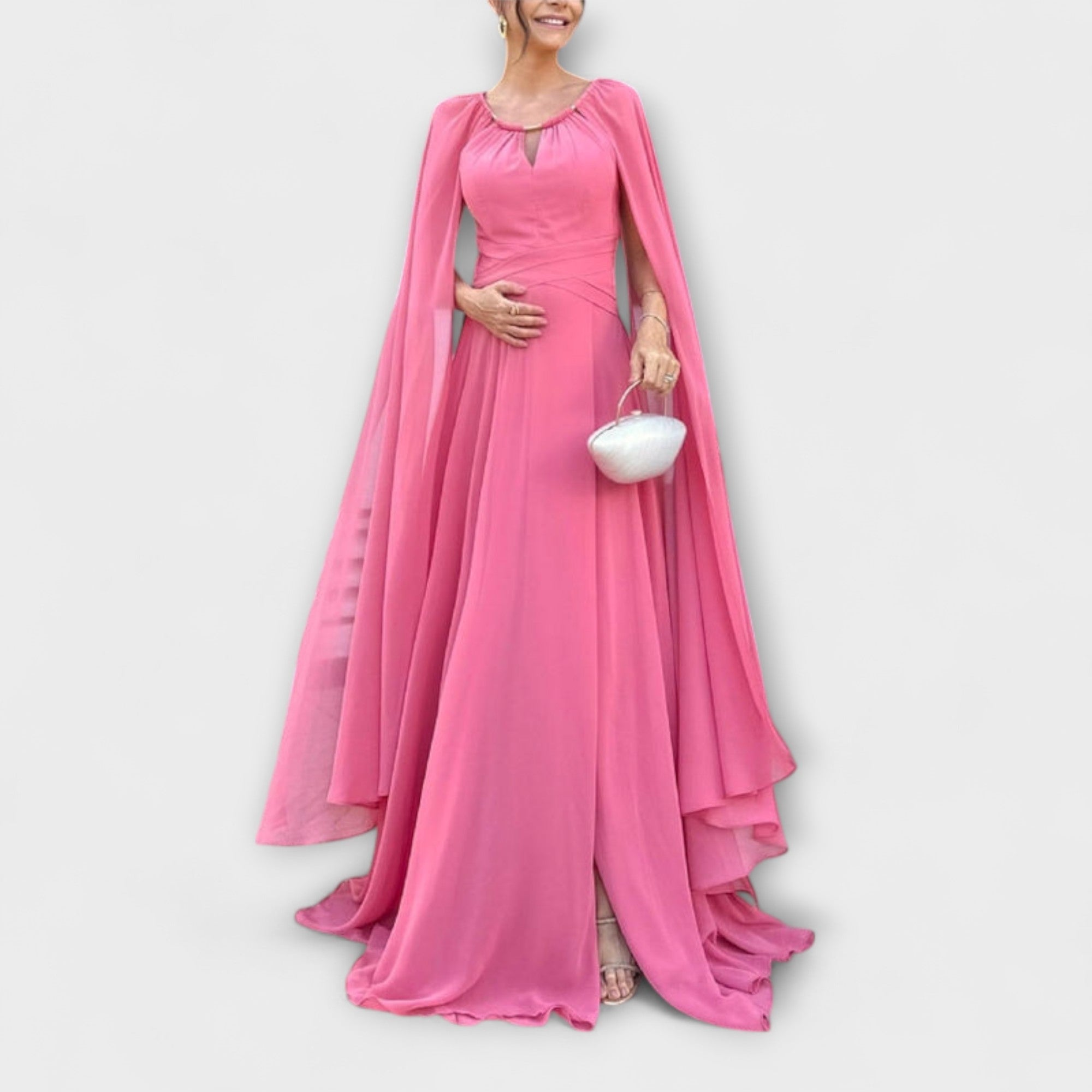 Mabel - Elegantes Maxikleid mit Cape-Ärmeln und hohem Schlitz