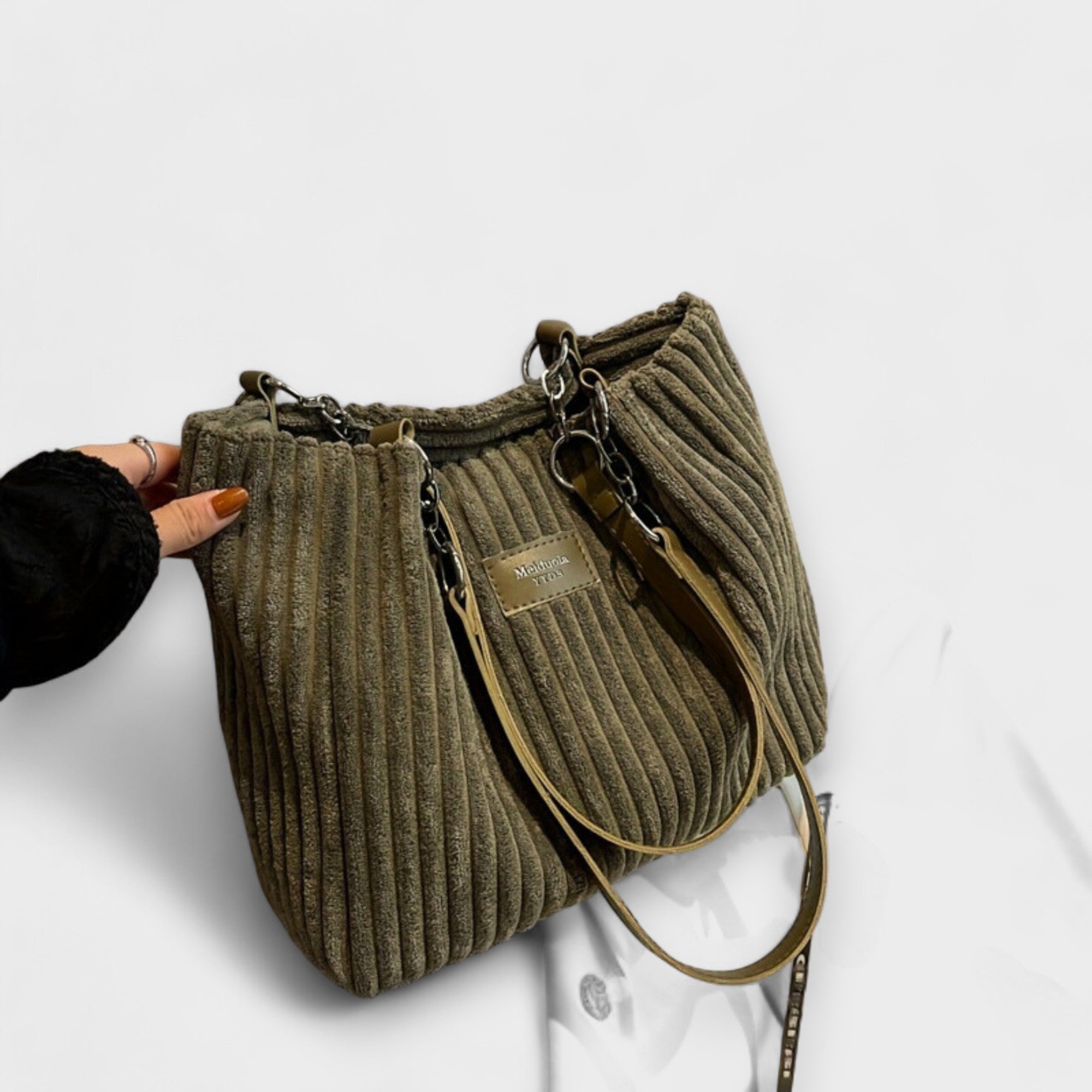 Aurellia. - Weiche Cord-Schultertasche