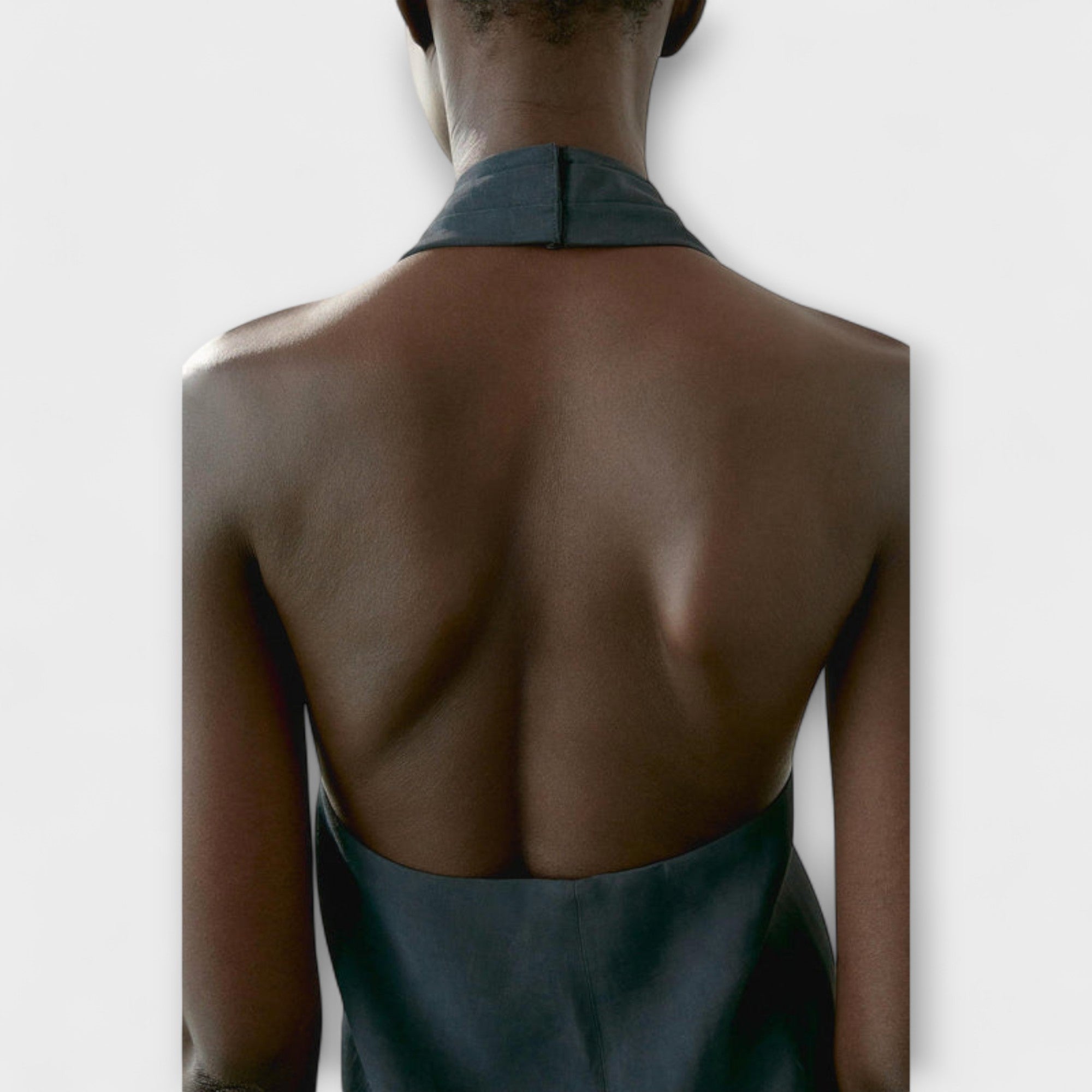 Leah - Blauer Halter Neck Top mit Rückenschlitz