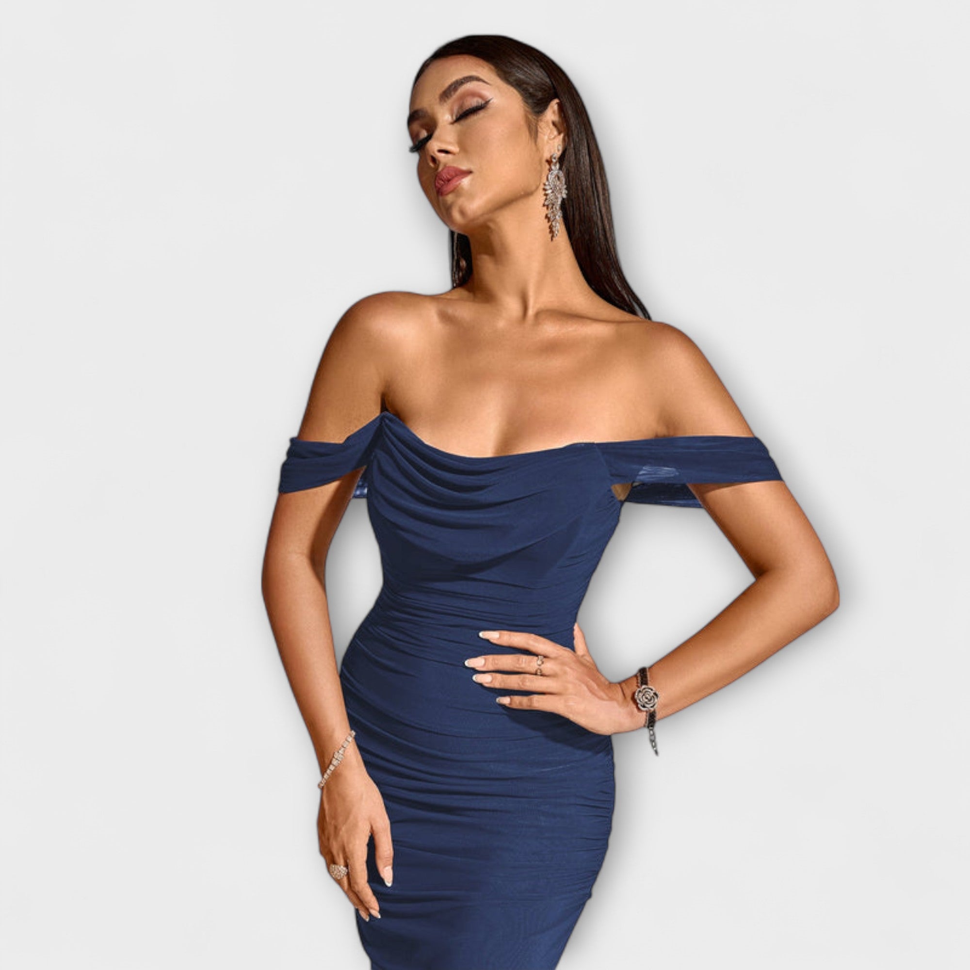 Ione - Off-Shoulder Raffung Bodycon Kleid