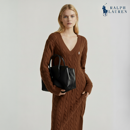 Zopfmuster-Strickkleid mit V-Ausschnitt