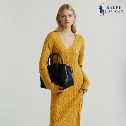 Zopfmuster-Strickkleid mit V-Ausschnitt