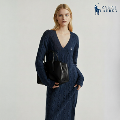 Zopfmuster-Strickkleid mit V-Ausschnitt