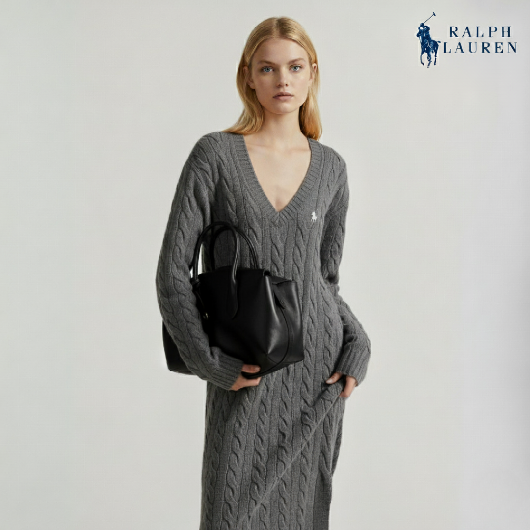 Zopfmuster-Strickkleid mit V-Ausschnitt