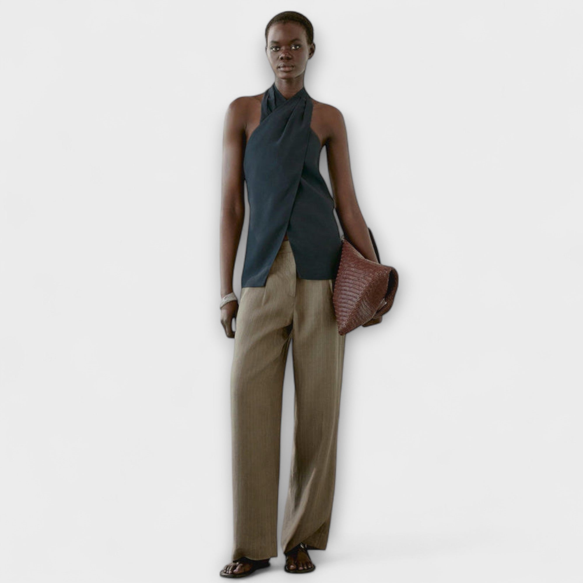 Leah - Blauer Halter Neck Top mit Rückenschlitz