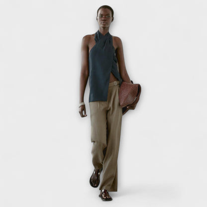 Leah - Blauer Halter Neck Top mit Rückenschlitz