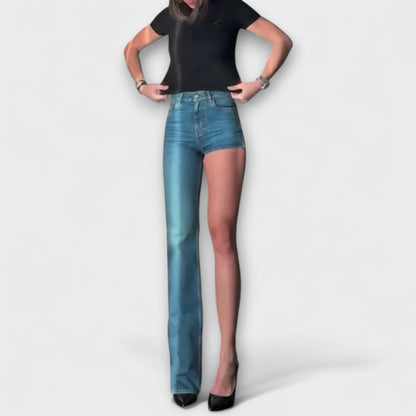 Astra - Trendige asymmetrische Denim-Shorts mit einem Schulterträger