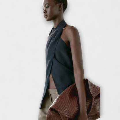 Hannah - Blauer Haltertop mit Rückenausschnitt