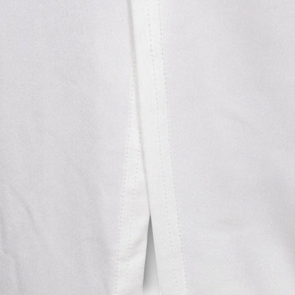 Selah - Weißes Langarmkleid mit Taillenausschnitt und Strassakzenten