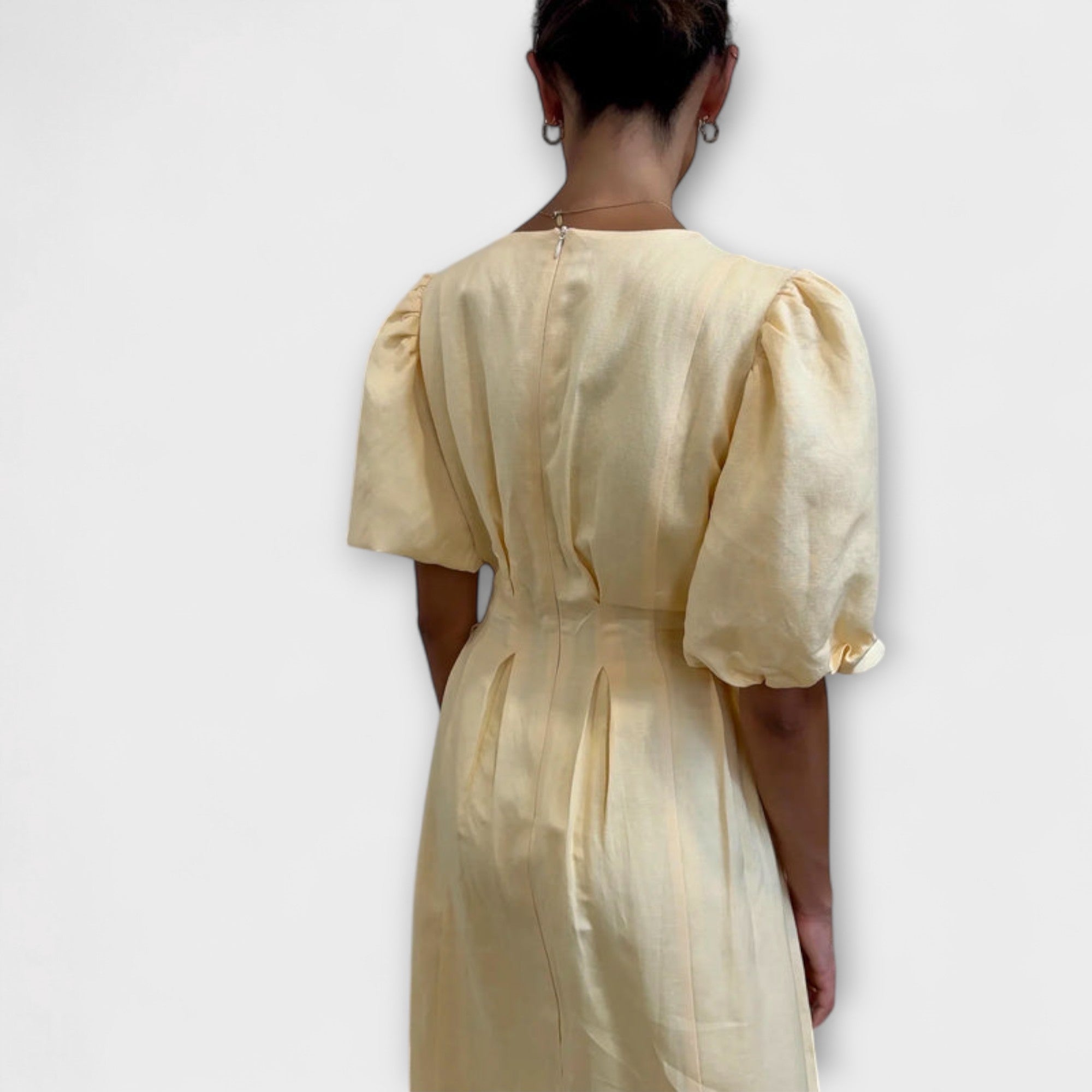 Josephine - Buttergelbes Maxikleid mit Luftigem Design