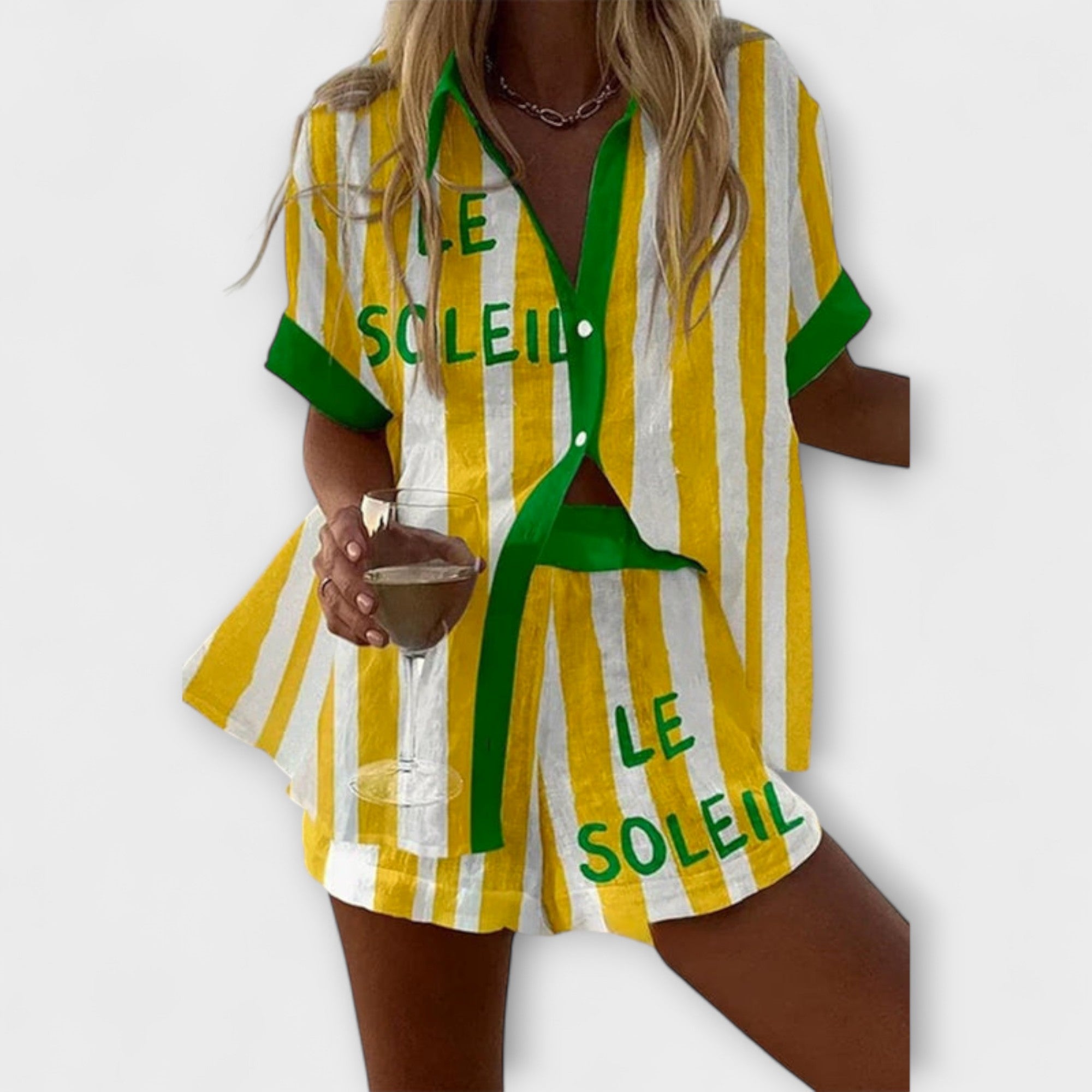 Halora – Gelber Leinenstil mit Schwung