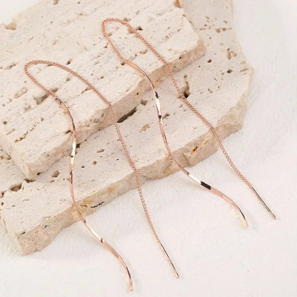 Lange Ohrringe mit Gewelltem Design