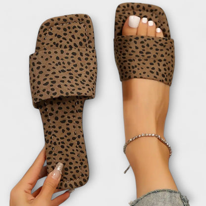 Flache Slipper mit Leopardenmuster