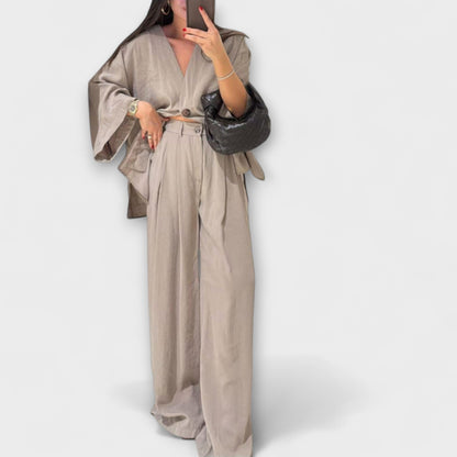 Jacqueline - Lässiges V-Ausschnitt Top und Hose Duo